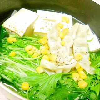 そのまま食卓❤餃子と水菜と豆腐のお鍋❤